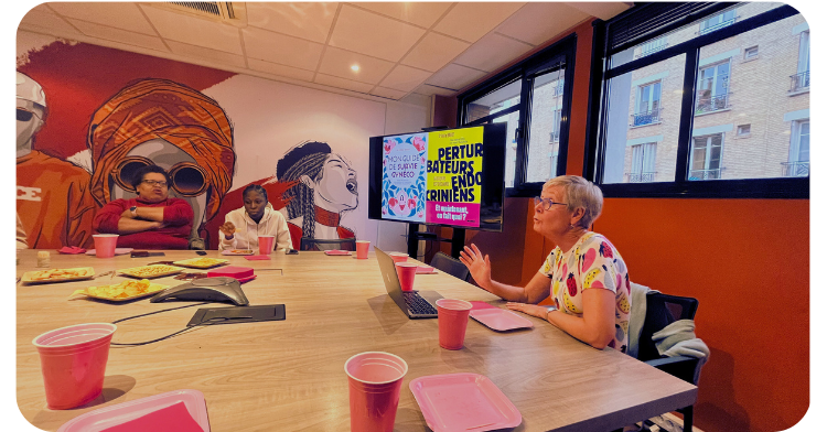 Atelier interactif de sensibilisation au cancer du sein animé par la gynécologue Odile Bagot